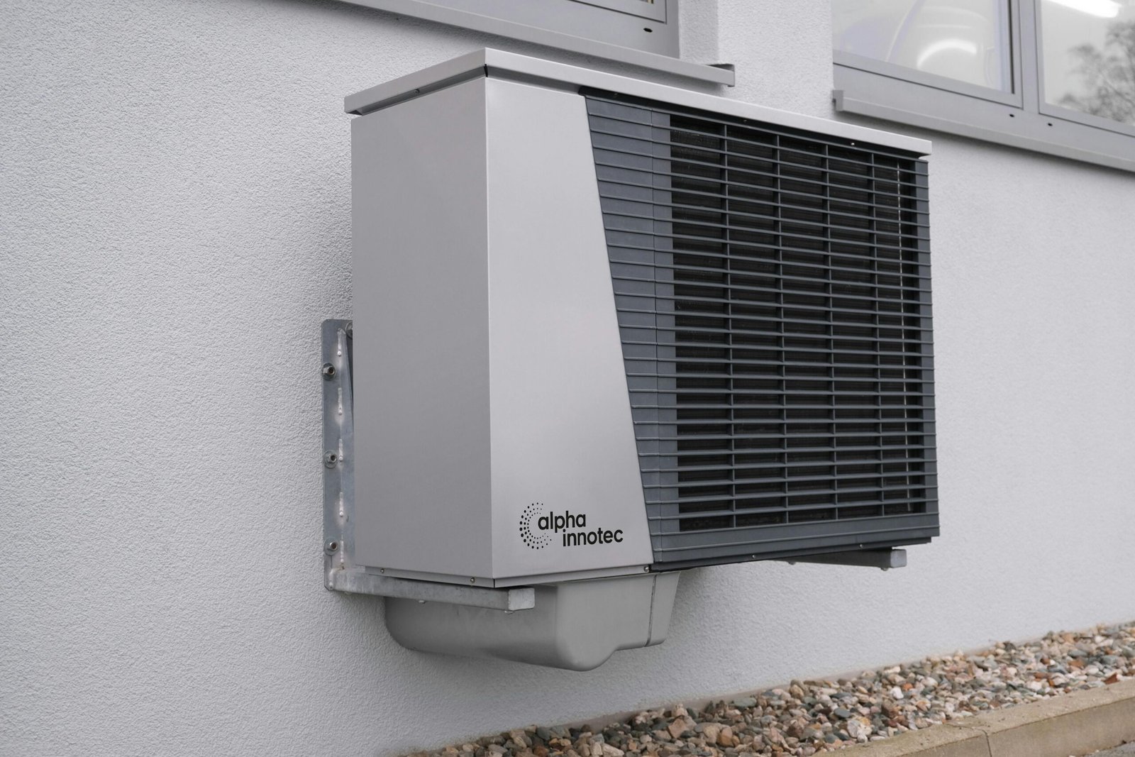 How Do Contractors Balance Heating and Cooling Loads for Efficiency?